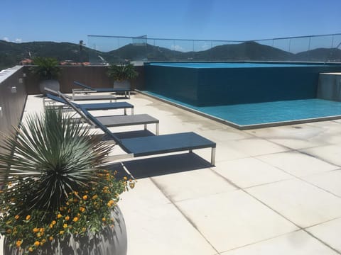 Swimming pool, sunbed