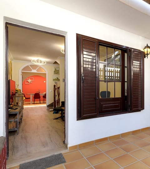 Facade/entrance