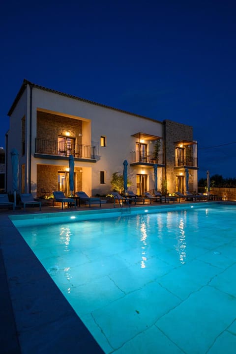 Kannas Mani Luxury Suites -Adults Friendly 14 Plus Apartment hotel in Messenia