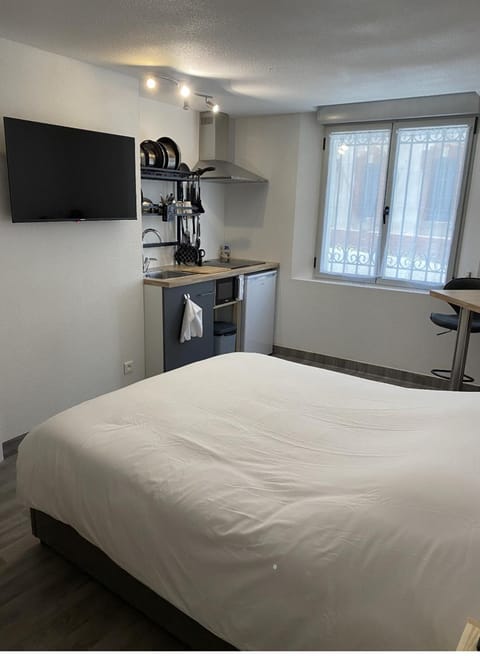 Bed, Photo of the whole room