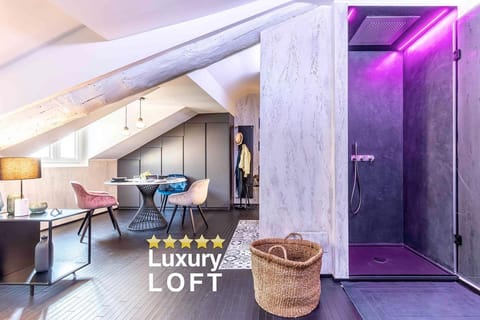 Shower, Living room, Seating area, wardrobe