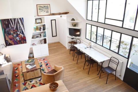 Property building, Balcony/Terrace, Balcony/Terrace, Living room, Lounge or bar, Seating area, City view