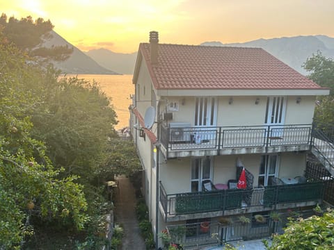 ROOM Jovan,on the sea with free we-fi Apartment in Dobrota