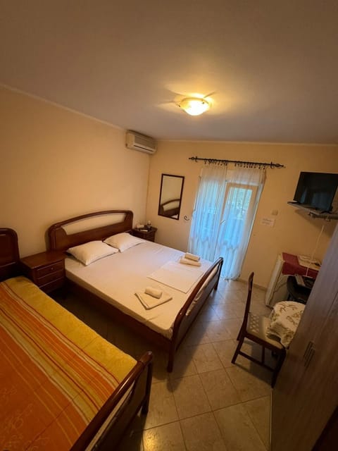 ROOM Jovan,on the sea with free we-fi Apartment in Dobrota