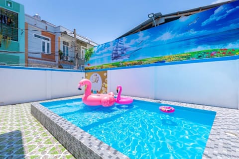 Casino, Karaoke, Swimming pool