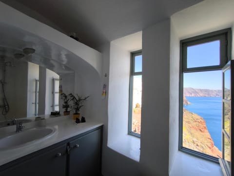 Natural landscape, Bathroom, Sea view