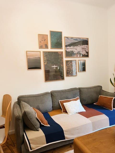 Living room, Decorative detail, Seating area