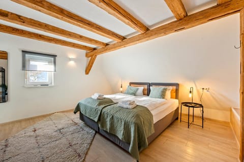 Bed, Photo of the whole room, Bedroom, towels