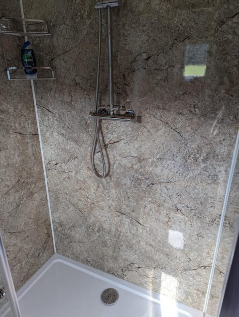 Bespoke luxury huts with hot tubs. Located in the black mountains. Apartment in Crucorney