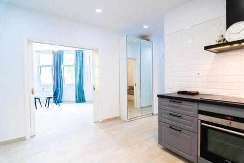 Kitchen or kitchenette, Communal kitchen