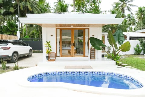 Property building, Patio, Garden view, Pool view, Swimming pool, Parking