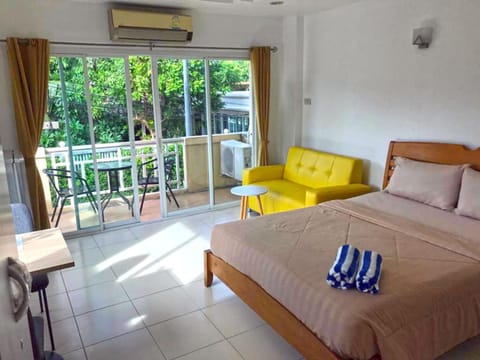 Bed, Balcony/Terrace, Photo of the whole room, Seating area, Dining area