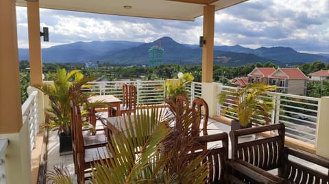 Balcony/Terrace, Mountain view
