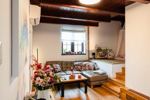Living room, Photo of the whole room, Seating area