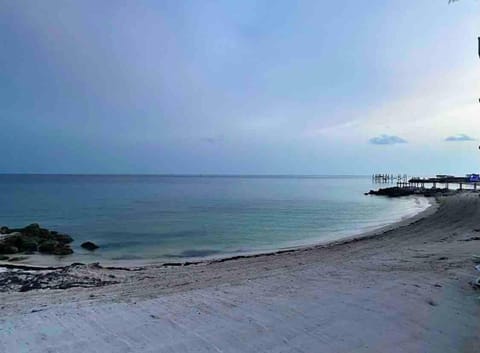 Your Happy Place ON THE BEACH! Apartment in Key Colony Beach