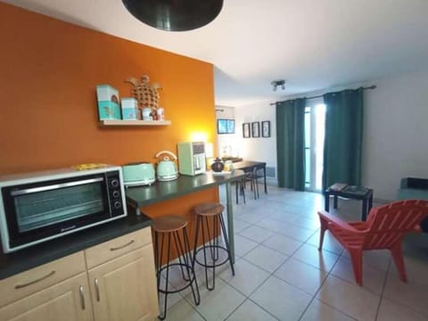 TV and multimedia, Kitchen or kitchenette, Living room, Dining area, minibar, oven, pet friendly, toaster