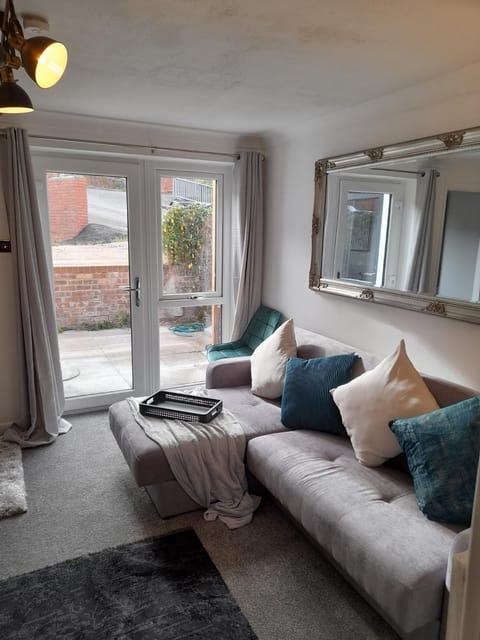 93 Newtown Road Apartment in Malvern Hills District