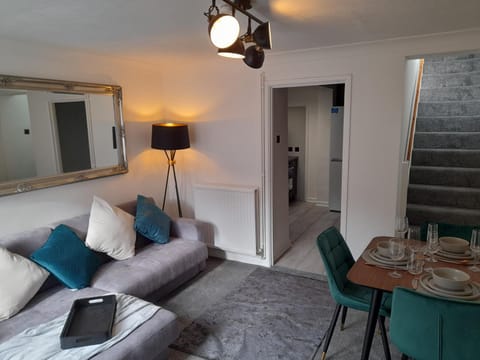 93 Newtown Road Apartment in Malvern Hills District