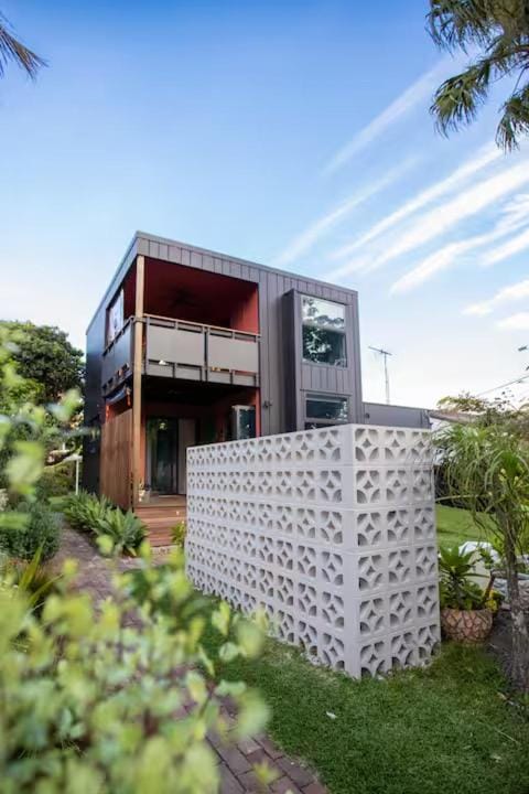 Property building, Day, Garden, Garden view
