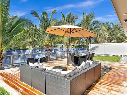 Day, Natural landscape, Garden, Garden view, Pool view, Swimming pool, sunbed