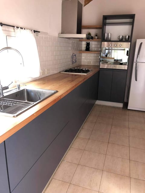Kitchen or kitchenette, minibar, pet friendly, stove