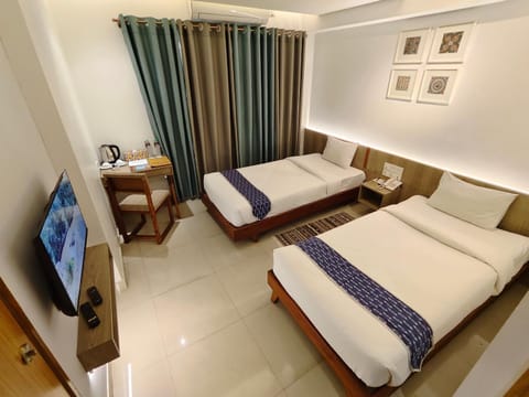Bed, TV and multimedia, Photo of the whole room, Bedroom