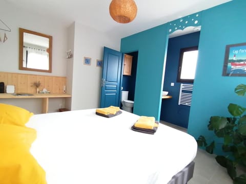 Bed, Photo of the whole room, Bedroom, hair dryier, towels