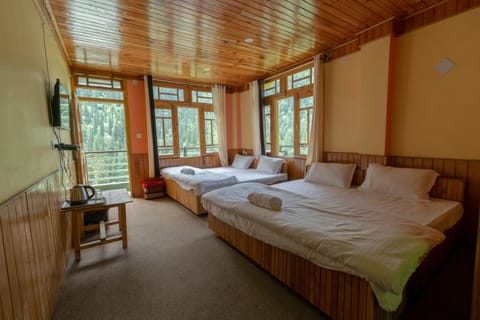 Bed, Photo of the whole room, towels
