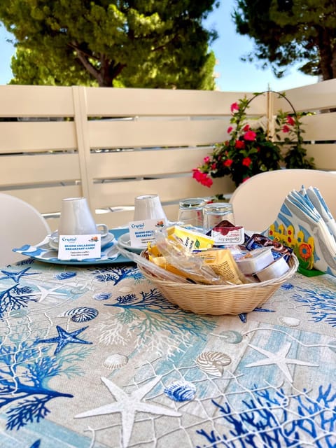 Food and drinks, Food, Breakfast, Continental breakfast, Buffet breakfast