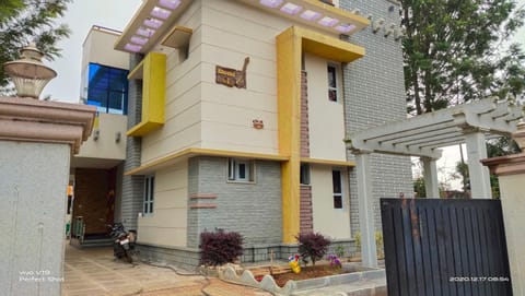 Property building, Facade/entrance