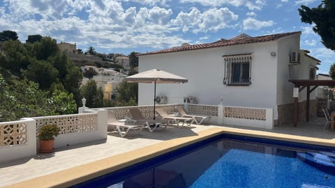 View (from property/room), Mountain view, Pool view, Swimming pool, sunbed