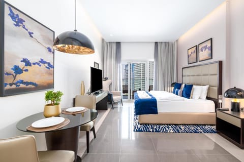 Bed, TV and multimedia, Living room, Photo of the whole room, Seating area, Bedroom
