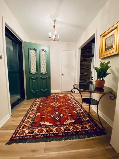 Facade/entrance, Photo of the whole room