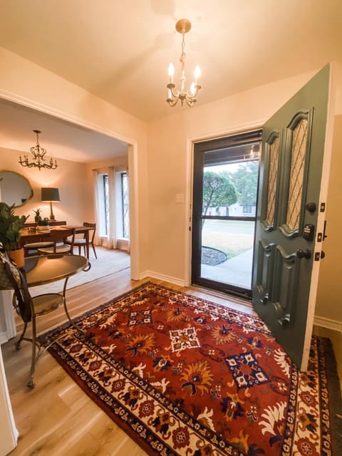 Facade/entrance, Photo of the whole room