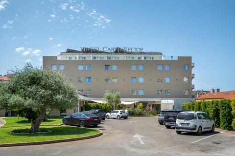 Property building, Day, Parking