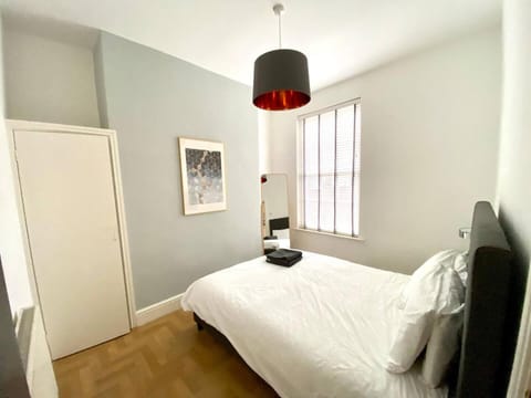 Beautiful Georgian Mansion! by City Sparrow House in Liverpool