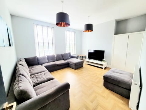 Beautiful Georgian Mansion! by City Sparrow House in Liverpool