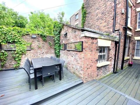 Beautiful Georgian Mansion! by City Sparrow House in Liverpool