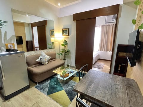TV and multimedia, Living room, Photo of the whole room, Seating area, Dining area, Bedroom, air conditioner