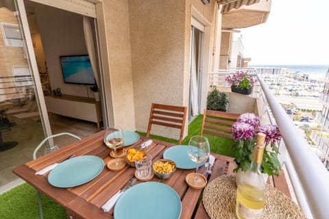 Off site, Day, TV and multimedia, View (from property/room), Balcony/Terrace, Food and drinks, Sea view