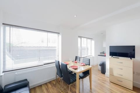 Communal lounge/ TV room, Living room, Seating area