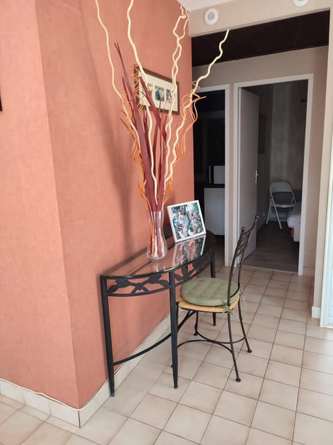 Gite Orsay, 300m RER House in Île-de-France