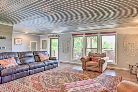 Lake Days and BBQ Fun Climax Springs Retreat! House in Lake of the Ozarks