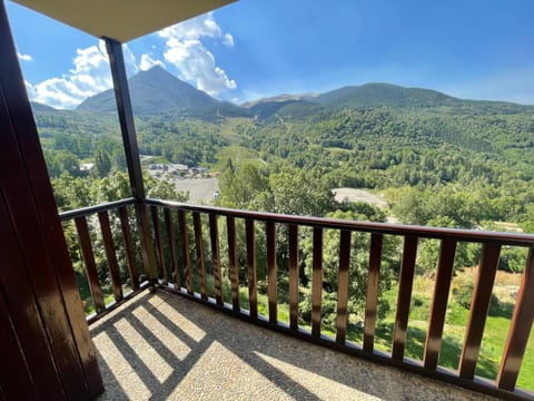 Nearby landmark, Natural landscape, View (from property/room), Balcony/Terrace, Mountain view
