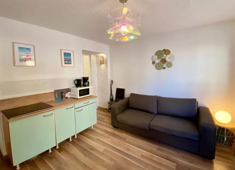 TV and multimedia, Kitchen or kitchenette, Seating area