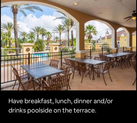 Serene family friendly townhouse in the wonderful Regal Palms Villa in Four Corners