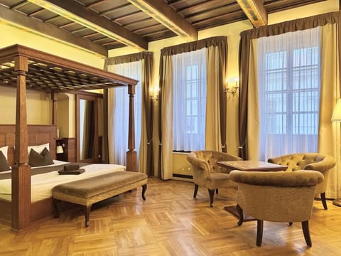 Bed, Living room, Photo of the whole room, Seating area, Bedroom, towels