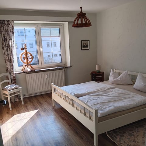Bedroom, internet