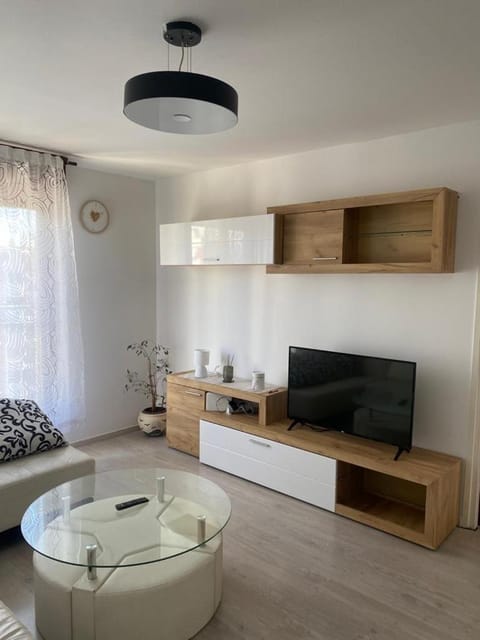 Communal lounge/ TV room, TV and multimedia, Living room