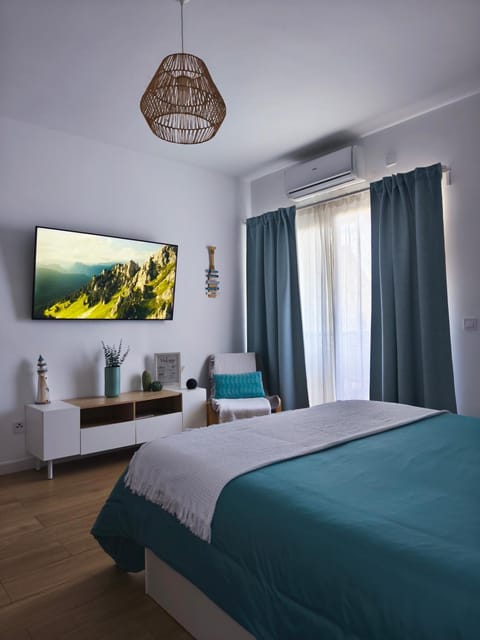 Bed, TV and multimedia, Balcony/Terrace, Living room, air conditioner